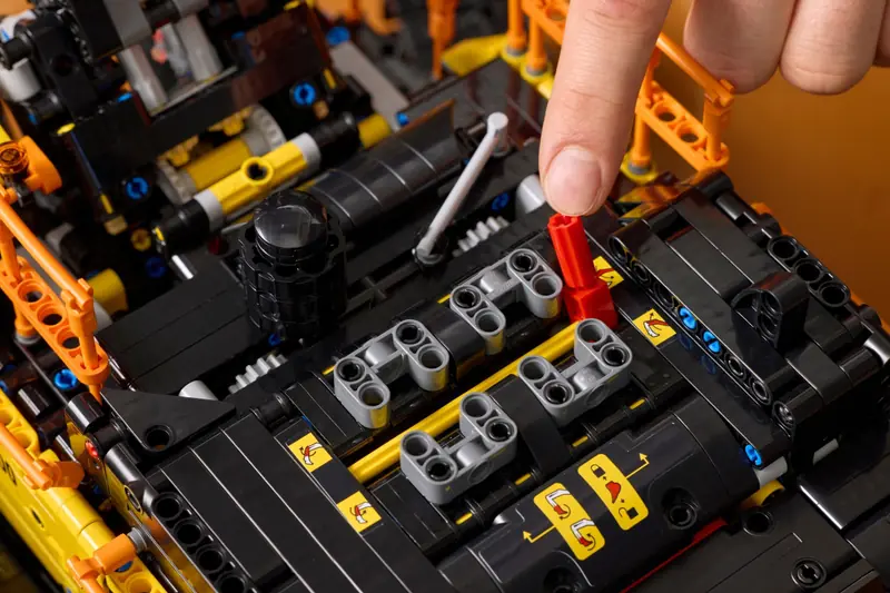 LEGO 42215 Koparka Volvo EC500 Hybrid zdjęcie 8
