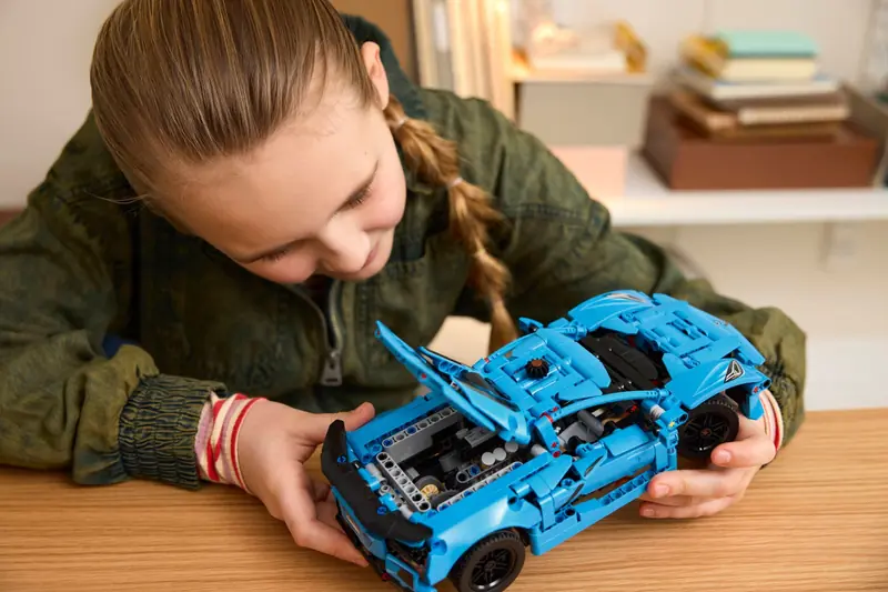 LEGO 42217 Niebieski Chevrolet Corvette Stingray zdjęcie 11