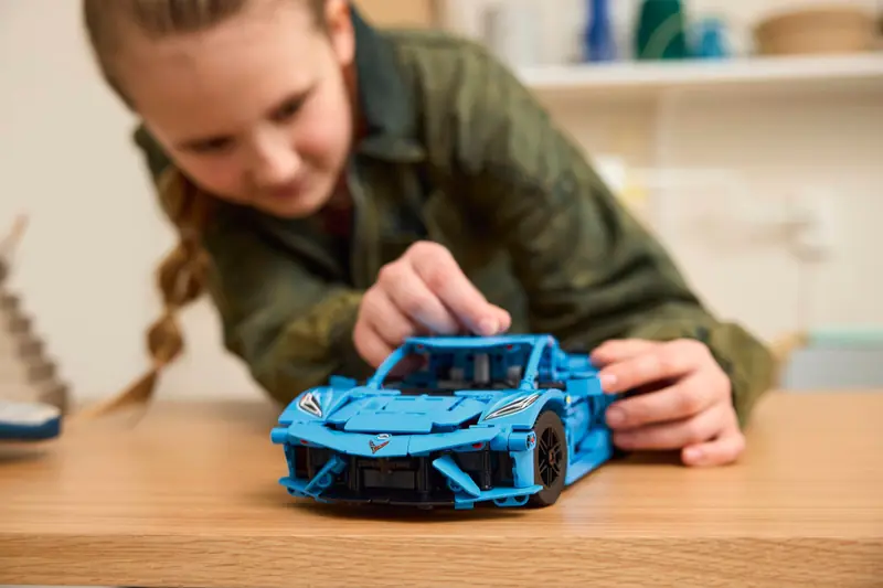 LEGO 42217 Niebieski Chevrolet Corvette Stingray zdjęcie 12