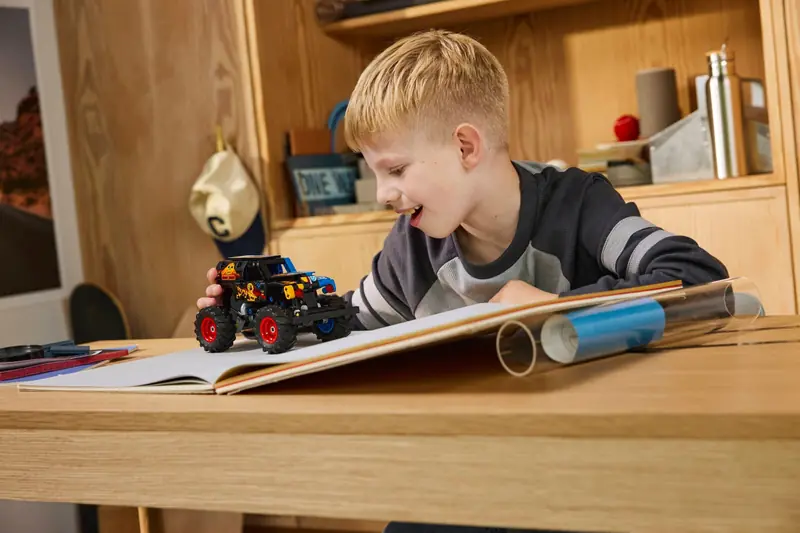 LEGO 42219 Monster Jam Grave Digger Ogień i lód zdjęcie 10