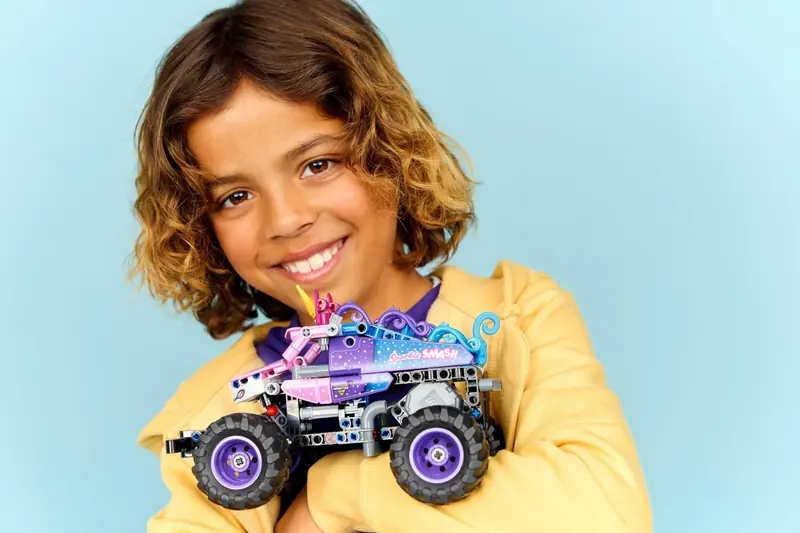 LEGO 42220 Monster Jam Sparkle Smash z napędem typu pull-back zdjęcie 7