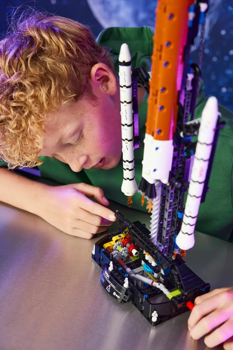 LEGO 42221 Rakieta SLS NASA Artemis zdjęcie 12