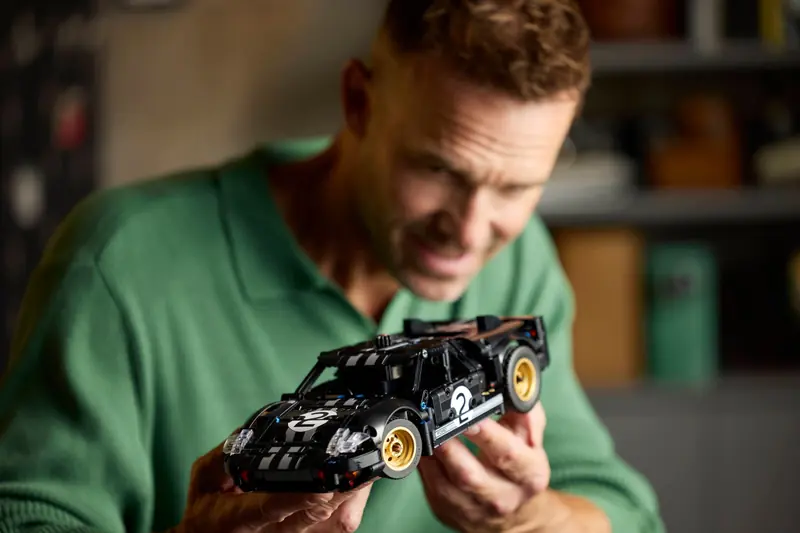 LEGO 42223 Samochód wyścigowy 1966 Ford GT40 MKII zdjęcie 14