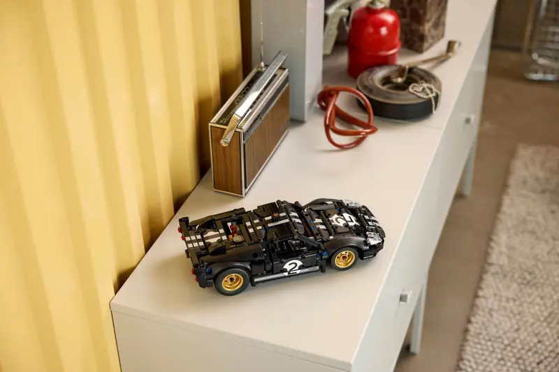 LEGO 42223 Samochód wyścigowy 1966 Ford GT40 MKII zdjęcie 9