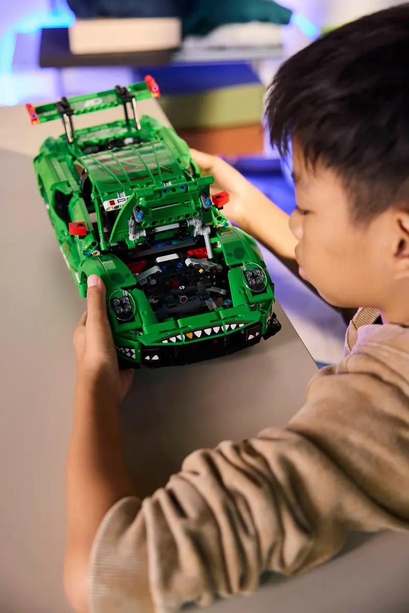 LEGO 42224 Samochód Porsche 911 GT3 R REXY AO Racing zdjęcie 10