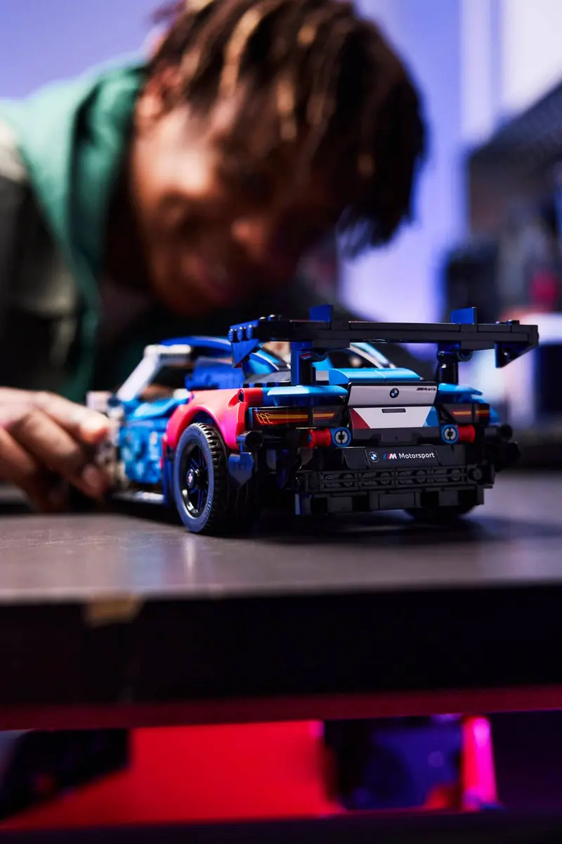 LEGO 42226 Samochód wyścigowy BMW M4 GT3 EVO zdjęcie 9