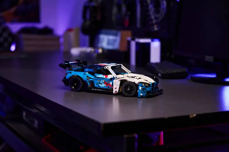 LEGO 42226 Samochód wyścigowy BMW M4 GT3 EVO zdjęcie 12