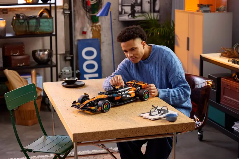 LEGO 42228 Bolid McLaren MCL39 F1 zdjęcie 10