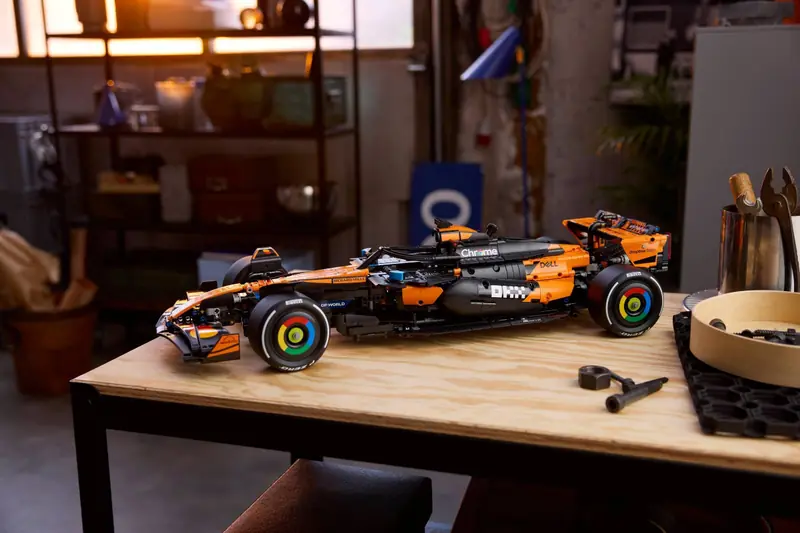 LEGO 42228 Bolid McLaren MCL39 F1 zdjęcie 11