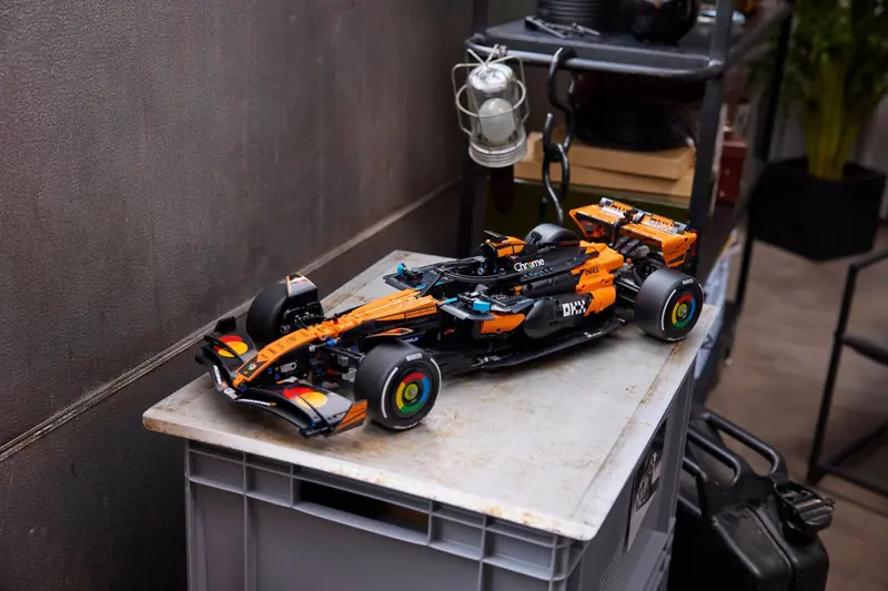 LEGO 42228 Bolid McLaren MCL39 F1 zdjęcie 13