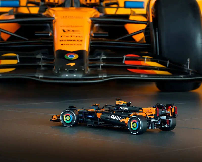 LEGO 42228 Bolid McLaren MCL39 F1 zdjęcie 16