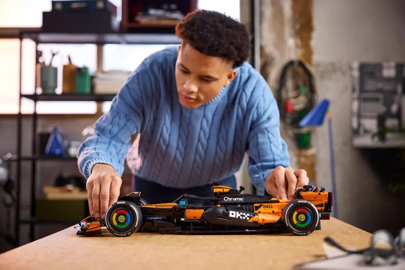 LEGO 42228 Bolid McLaren MCL39 F1 zdjęcie 18