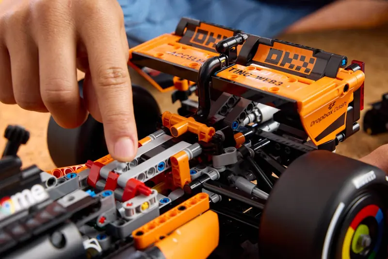 LEGO 42228 Bolid McLaren MCL39 F1 zdjęcie 20