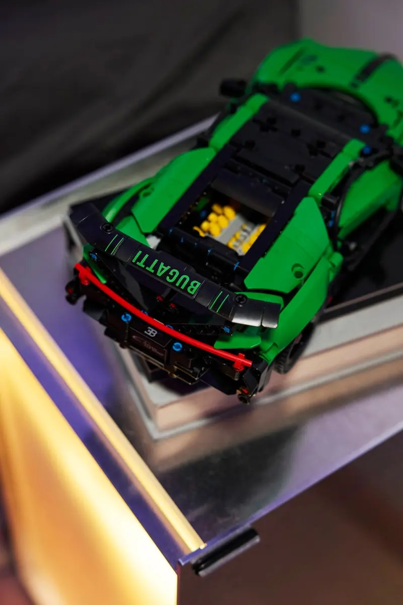 LEGO 42241 Zielony hipersamochód Bugatti Chiron Pur Sport zdjęcie 13