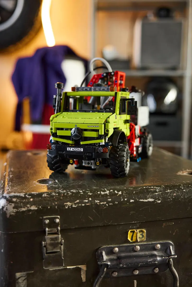LEGO 42242 Mercedes-Benz Unimog U 5023 z dźwigiem zdjęcie 13