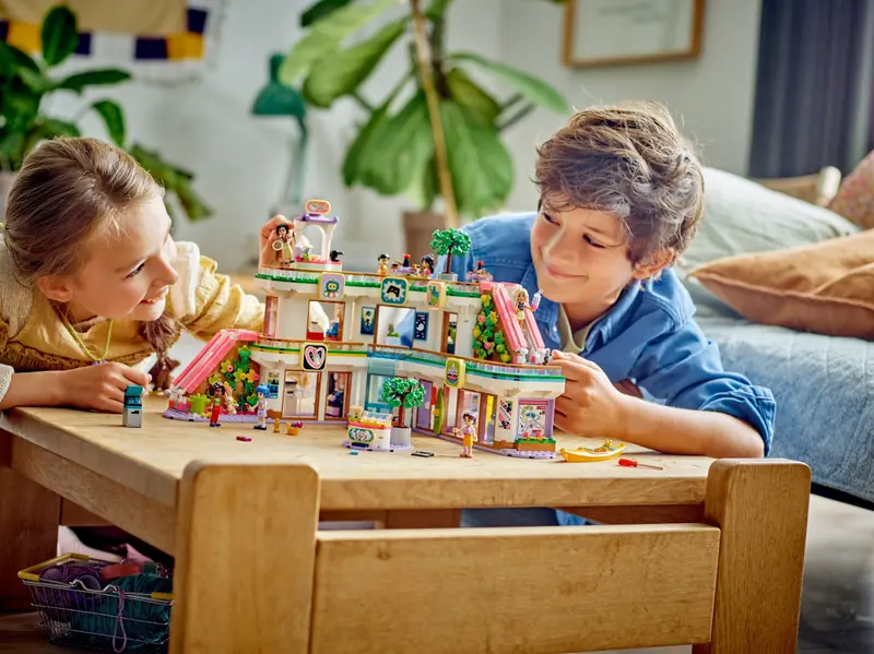 LEGO 42604 Centrum handlowe w Heartlake City zdjęcie 4