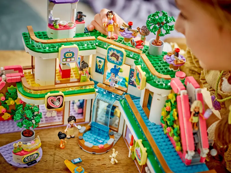 LEGO 42604 Centrum handlowe w Heartlake City zdjęcie 5