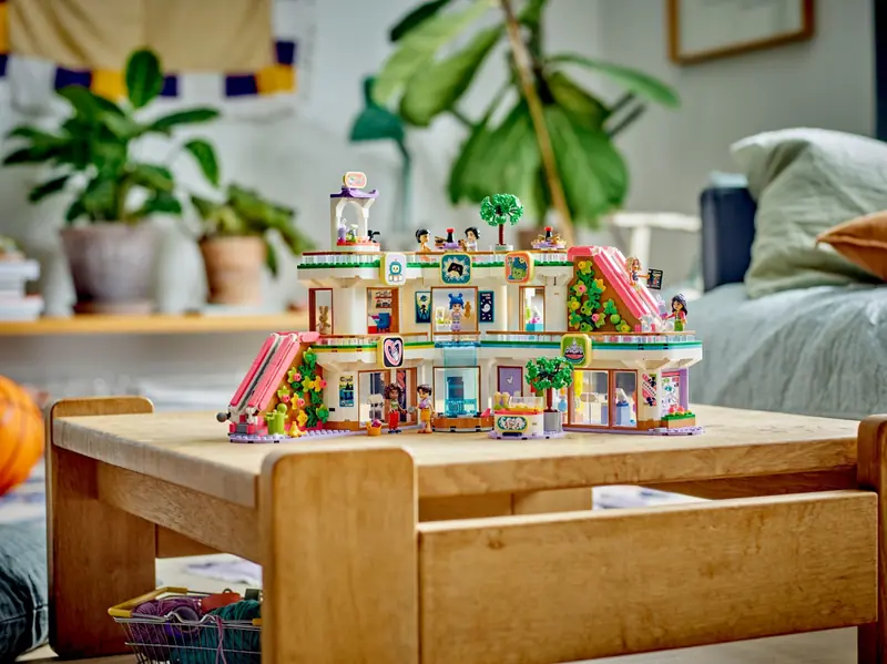 LEGO 42604 Centrum handlowe w Heartlake City zdjęcie 6
