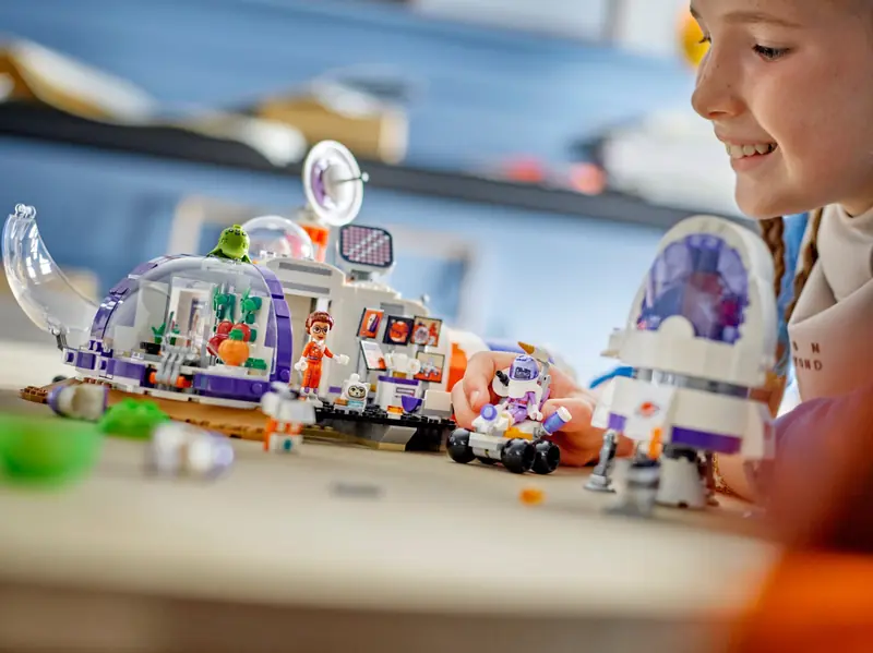 LEGO 42605 Stacja kosmiczna i rakieta zdjęcie 13