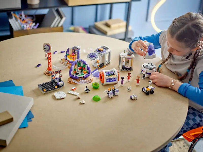 LEGO 42605 Stacja kosmiczna i rakieta zdjęcie 7
