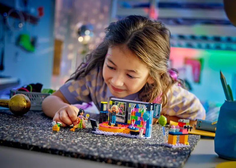 LEGO 42610 Impreza z karaoke zdjęcie 8