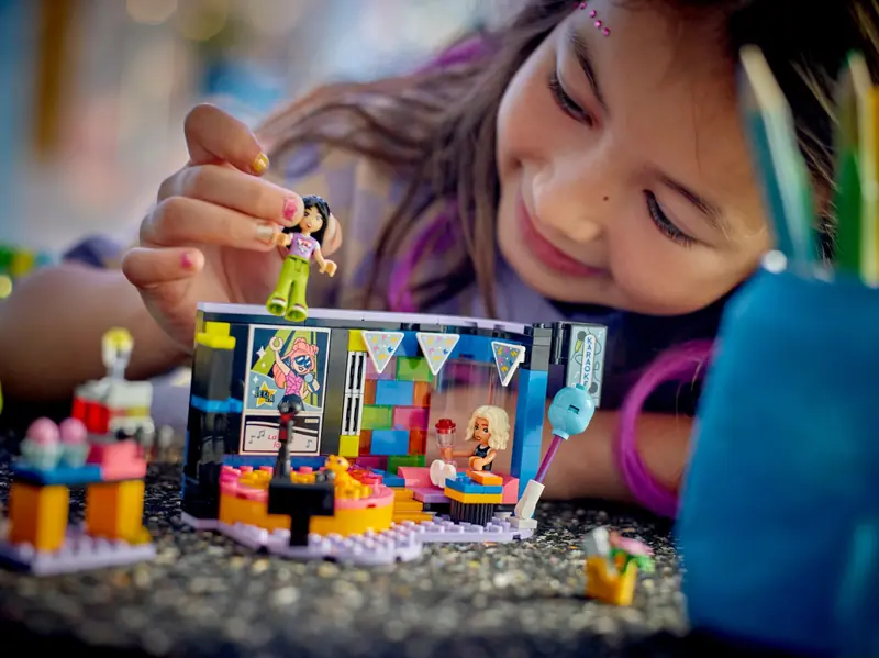 LEGO 42610 Impreza z karaoke zdjęcie 9