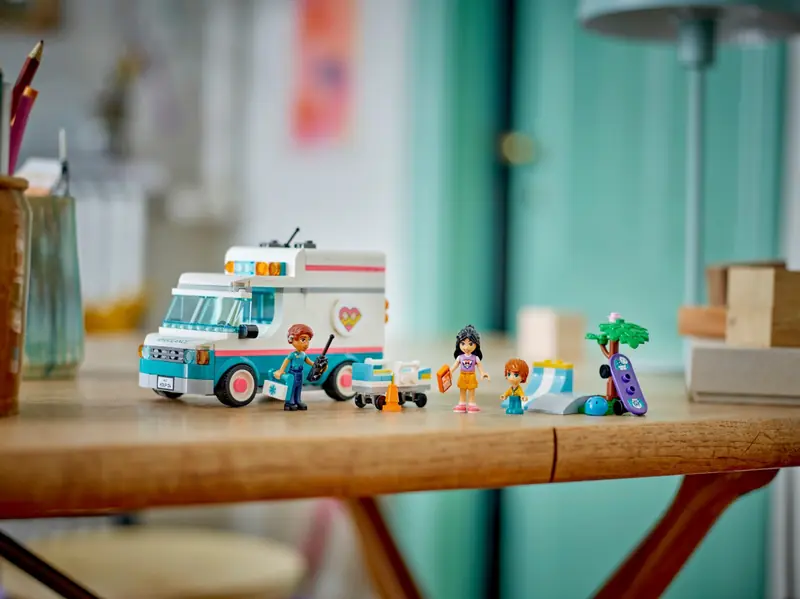 LEGO 42613 Karetka szpitala w Heartlake zdjęcie 9
