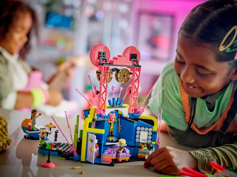 LEGO 42616 Pokaz talentów muzycznych w Heartlake zdjęcie 10