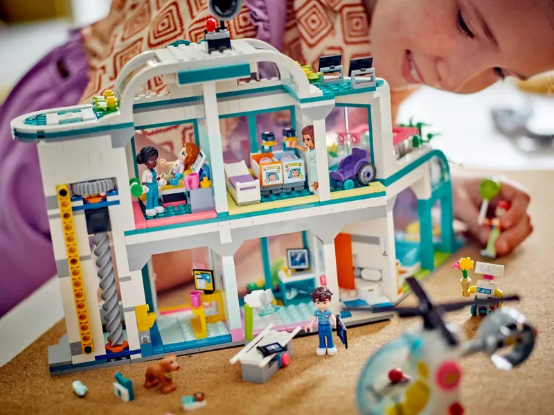 LEGO 42621 Szpital w mieście Heartlake zdjęcie 5