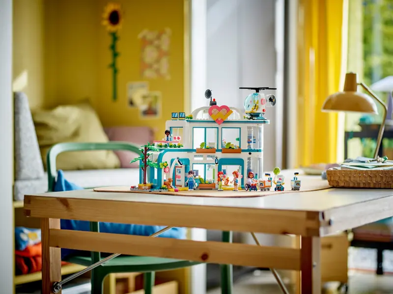 LEGO 42621 Szpital w mieście Heartlake zdjęcie 6