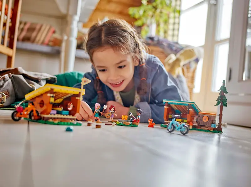 LEGO 42624 Przytulne domki na letnim obozie zdjęcie 9