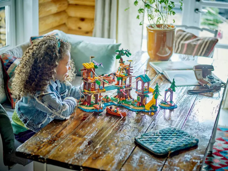 LEGO 42631 Domek na drzewie na obozie kempingowym zdjęcie 11