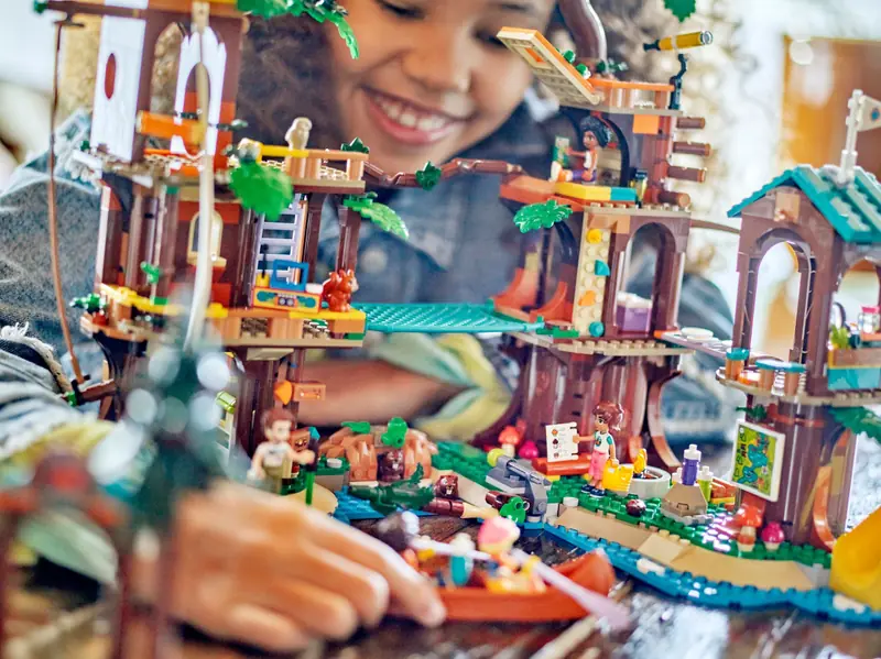 LEGO 42631 Domek na drzewie na obozie kempingowym zdjęcie 8