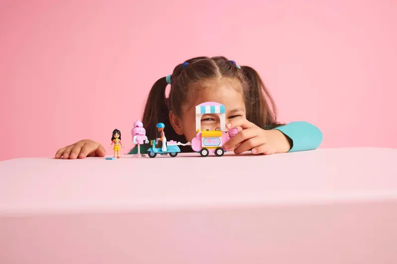 LEGO 42643 Stoisko z watą cukrową i skuter zdjęcie 8