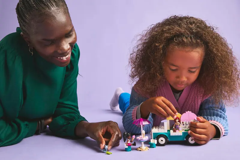 LEGO 42644 Furgonetka z lodami w mieście Heartlake zdjęcie 7