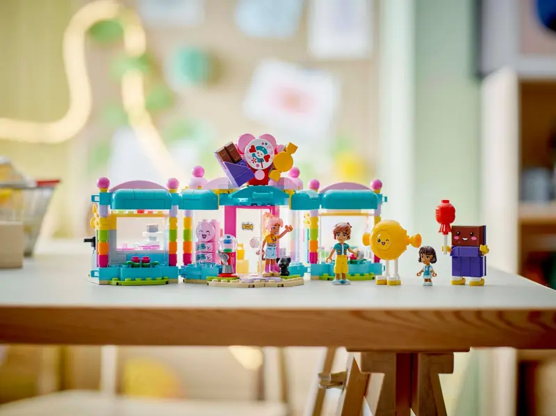 LEGO 42649 Sklep z cukierkami w Heartlake zdjęcie 10
