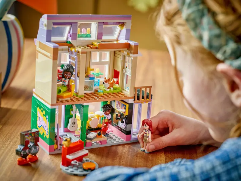 LEGO 42653 Sklep muzyczny i mieszkanie zdjęcie 9