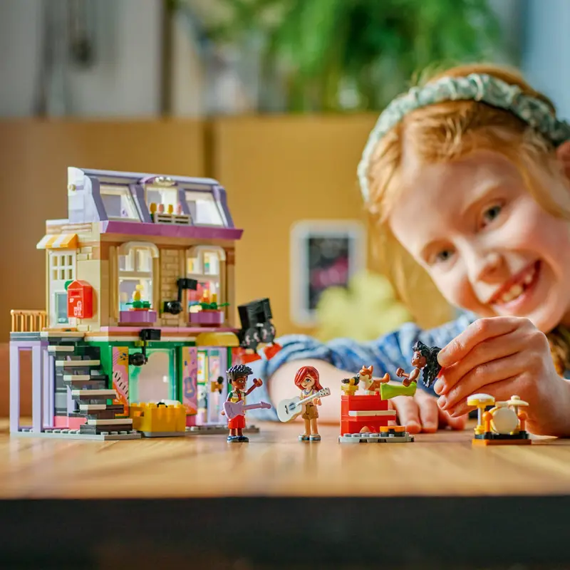 LEGO 42653 Sklep muzyczny i mieszkanie zdjęcie 10
