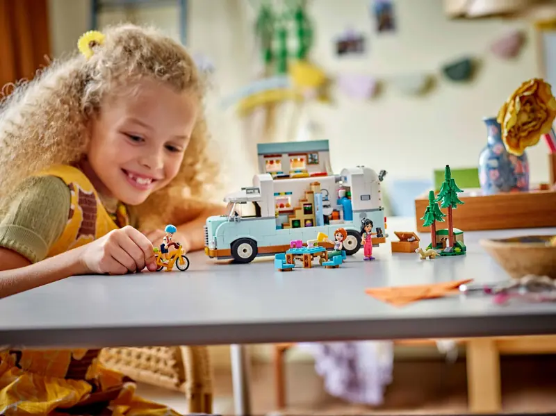 LEGO 42663 Przygoda w kamperze przyjaciół zdjęcie 11