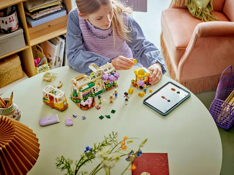LEGO 42671 Zielona kawiarnia i kwiaciarnia zdjęcie 9
