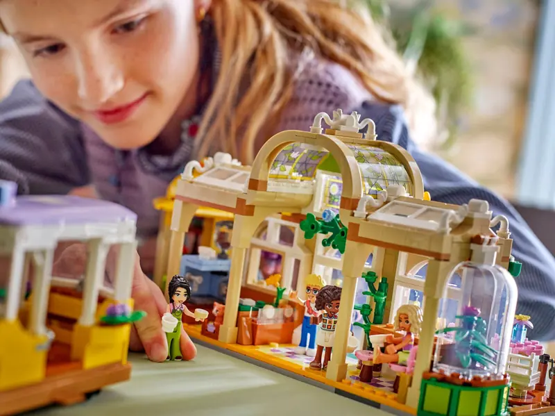 LEGO 42671 Zielona kawiarnia i kwiaciarnia zdjęcie 11