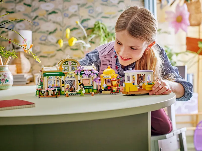 LEGO 42671 Zielona kawiarnia i kwiaciarnia zdjęcie 7