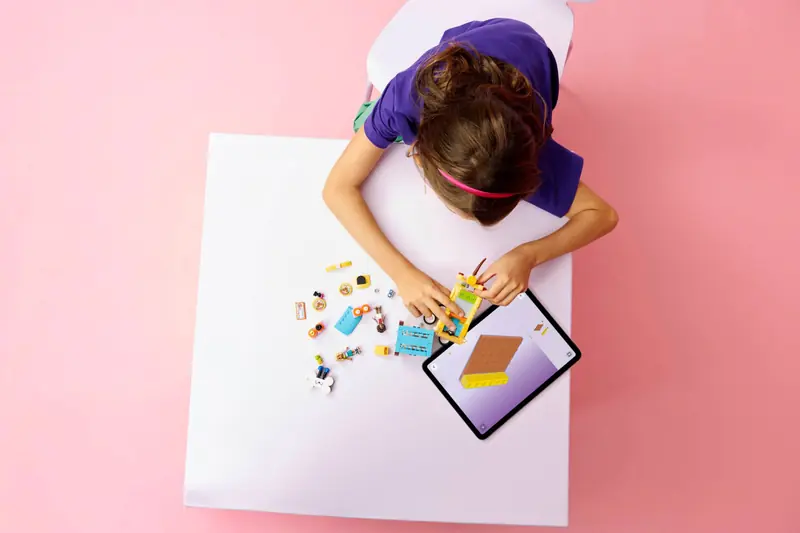 LEGO 42678 Furgonetka z akcesoriami dla zwierząt zdjęcie 9