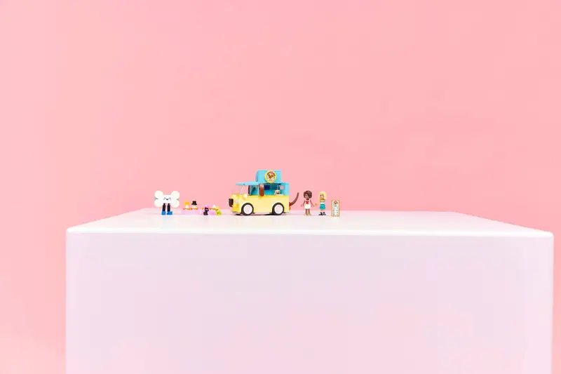 LEGO 42678 Furgonetka z akcesoriami dla zwierząt zdjęcie 8