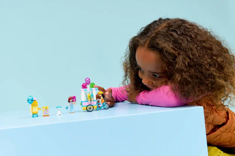 LEGO 42692 Stoisko z lodami i balonami zdjęcie 10