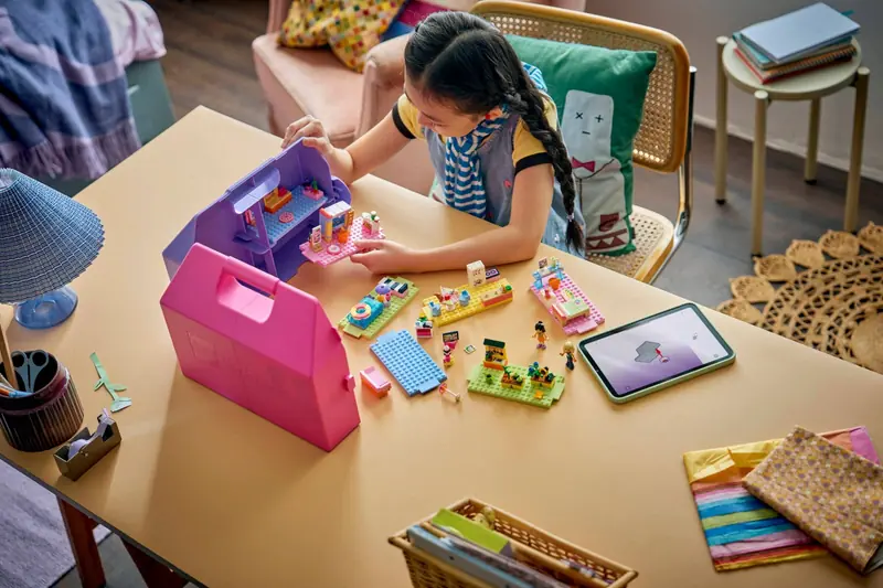 LEGO 42697 Kreatywna walizka z domkiem dla lalek zdjęcie 12