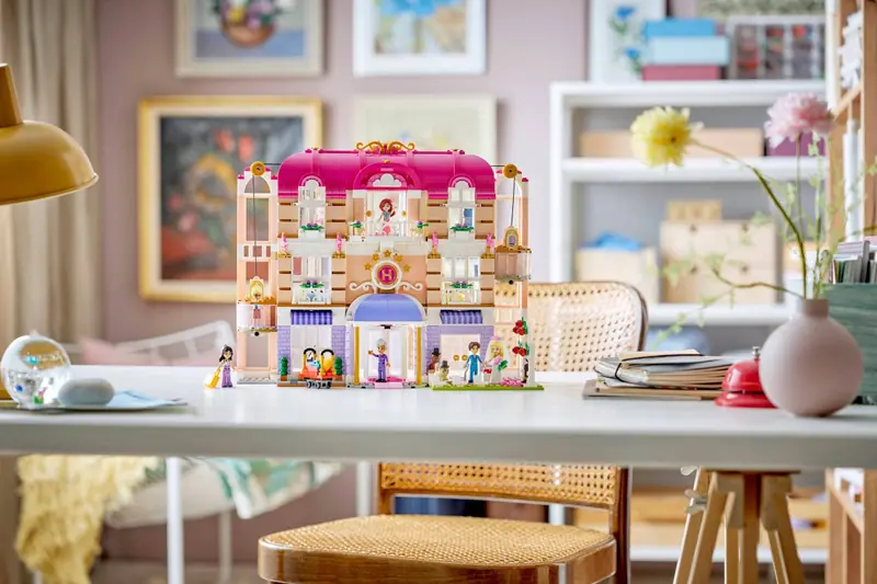 LEGO 42704 Grand Hotel w mieście Heartlake zdjęcie 18
