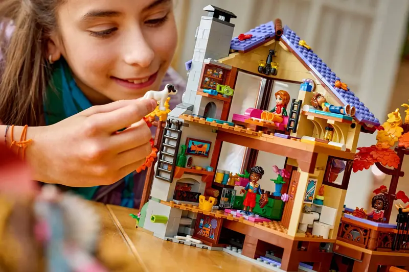 LEGO 42705 Jesienna leśna chatka zdjęcie 14