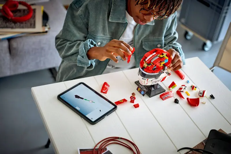 LEGO 43014 Kask Charles Leclerc Scuderia Ferrari HP zdjęcie 10