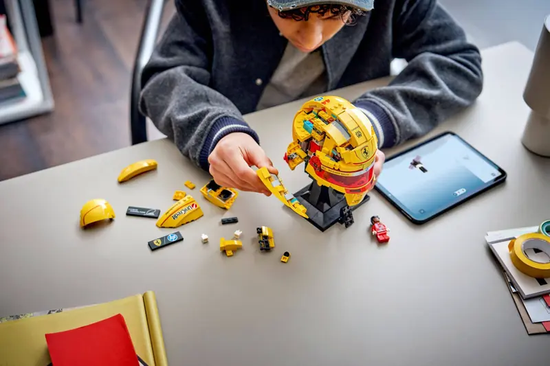 LEGO 43022 Kask Lewis Hamilton Scuderia Ferrari HP zdjęcie 10